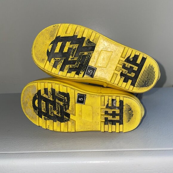 Kids Size 5 Heart Pattern Rain Boots Yellow Handles Soles Rubber Colorful Design - Picture 5 of 6